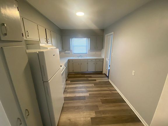 5th image of 2223 E 75th St