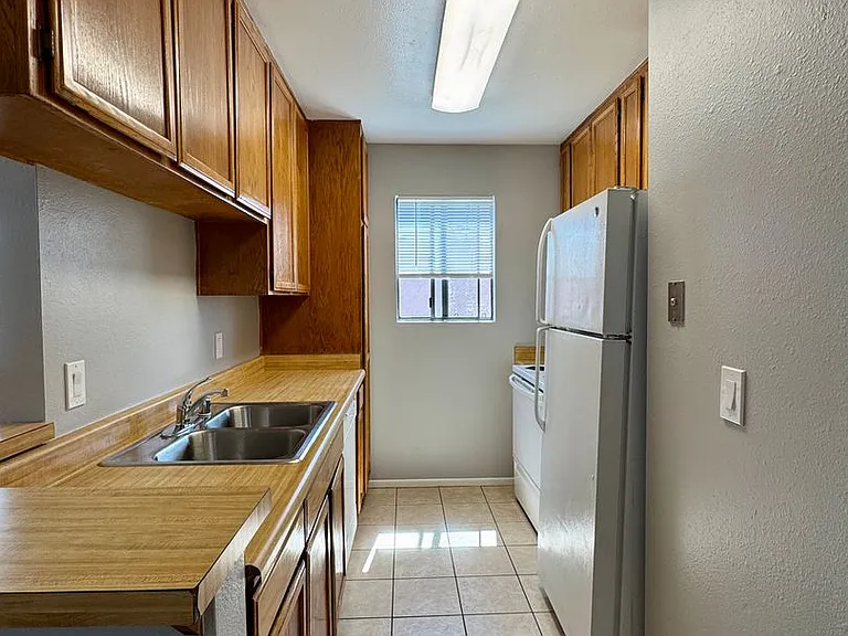 3633 Marlborough Ave — Photo 7