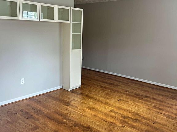 3rd image of 470 Huntington Rd #5