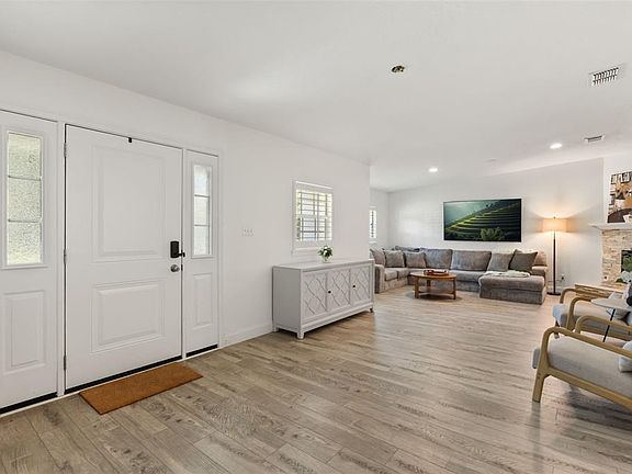 3rd image of 1871 BARKER DRIVE