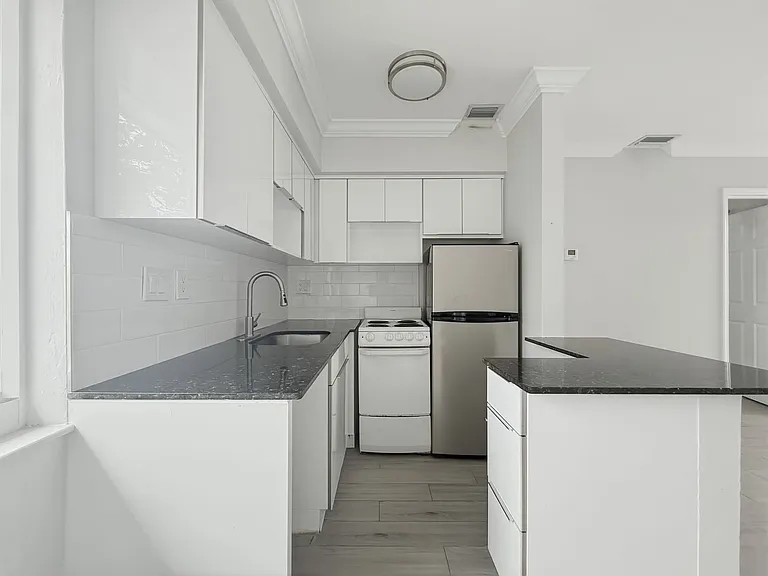 Riverview South Apartments — Photo 22