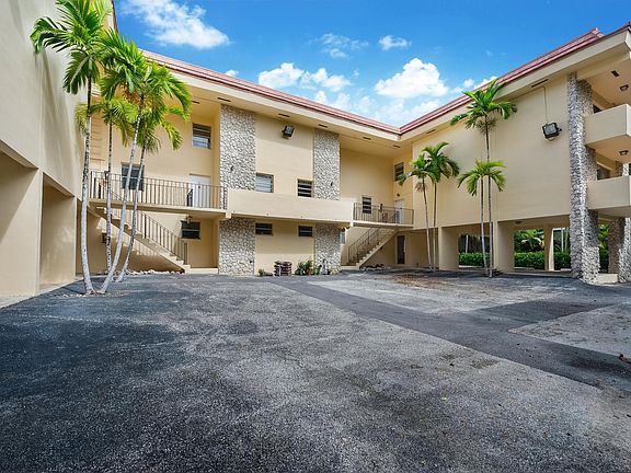 2nd image of 11 Edgewater Dr APT 6