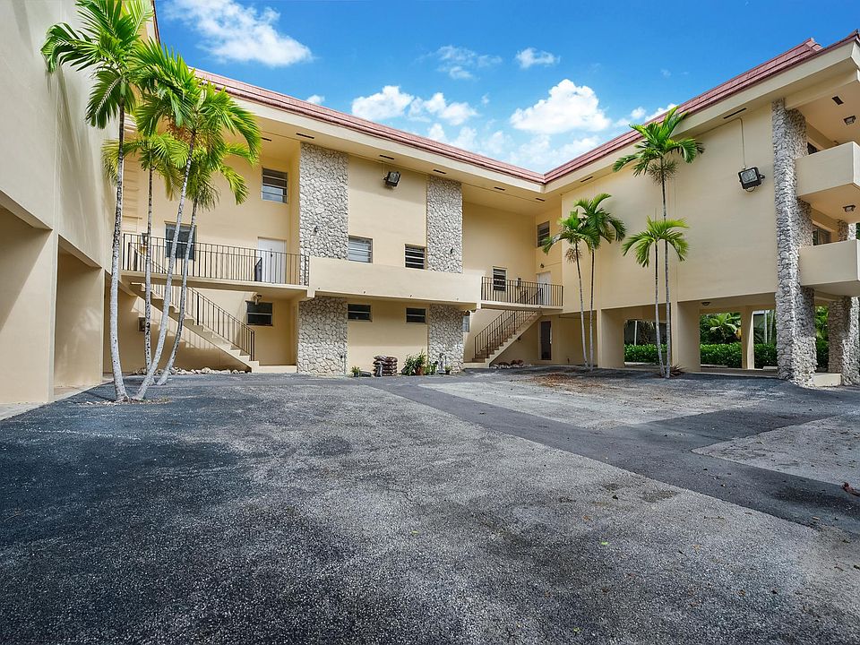 1st image of 11 Edgewater Dr APT 5