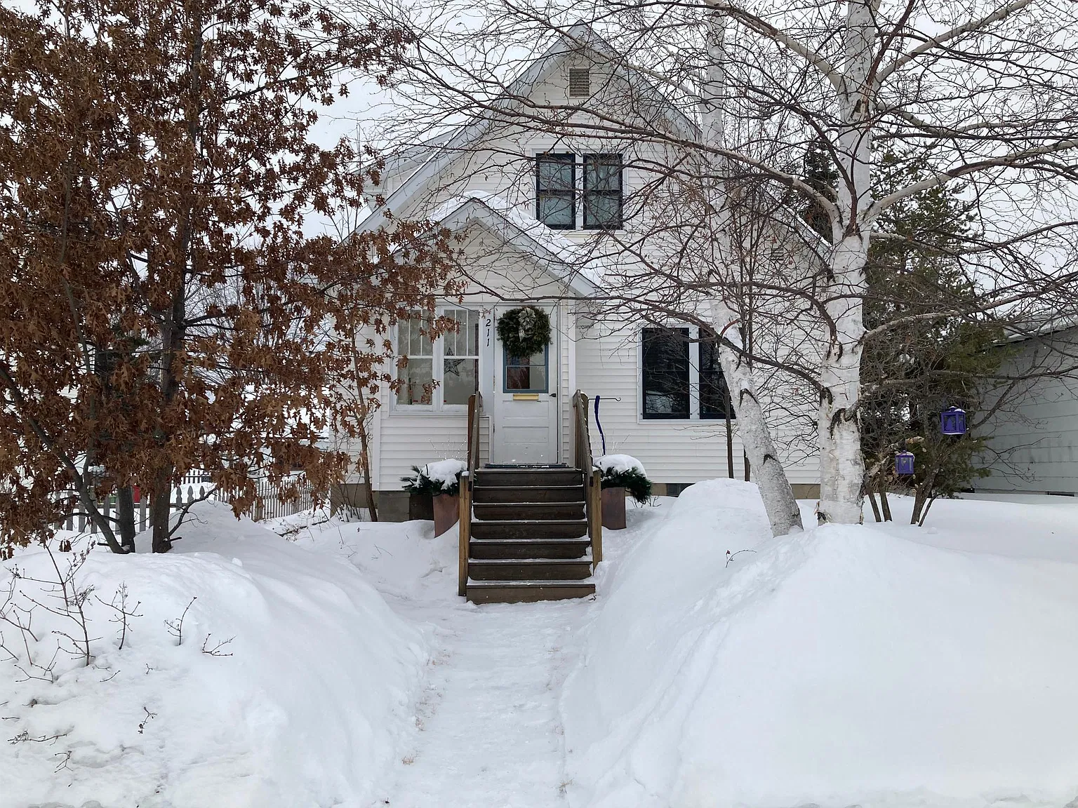 211 E Pattison St — Photo 1