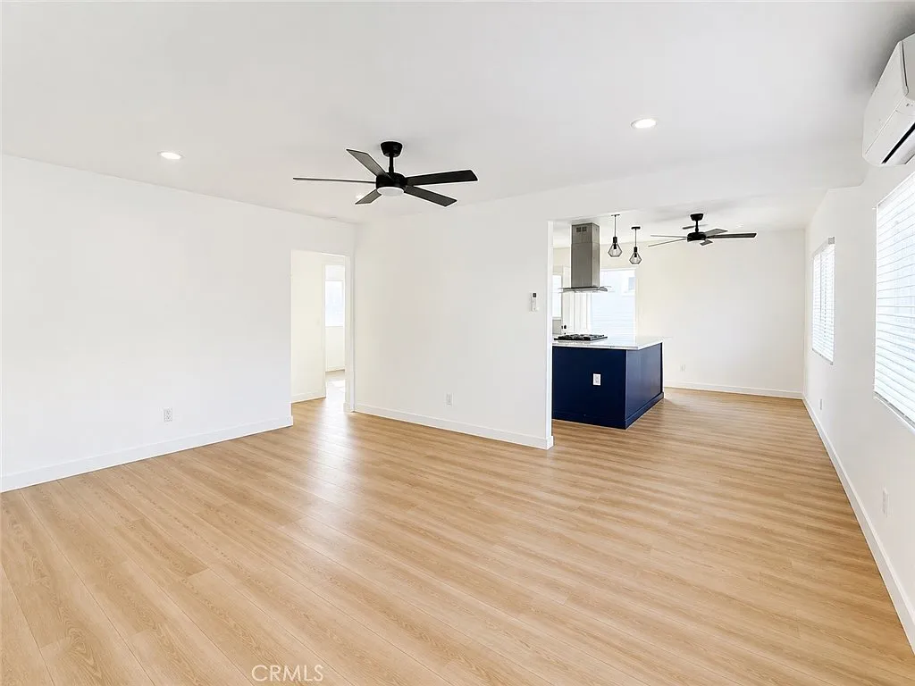 3 bed, 1000 sqft, $3,400 — Photo 3