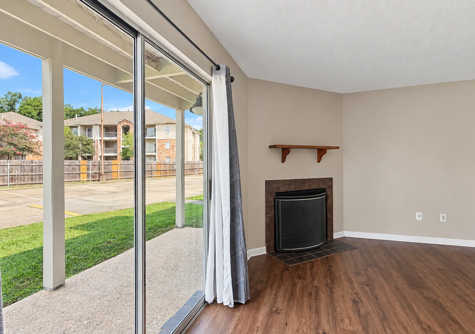 Welcome home to this charming 2-bedroom, 2-bath downstairs unit in the heart of Baton Rougejust m... — Photo 3