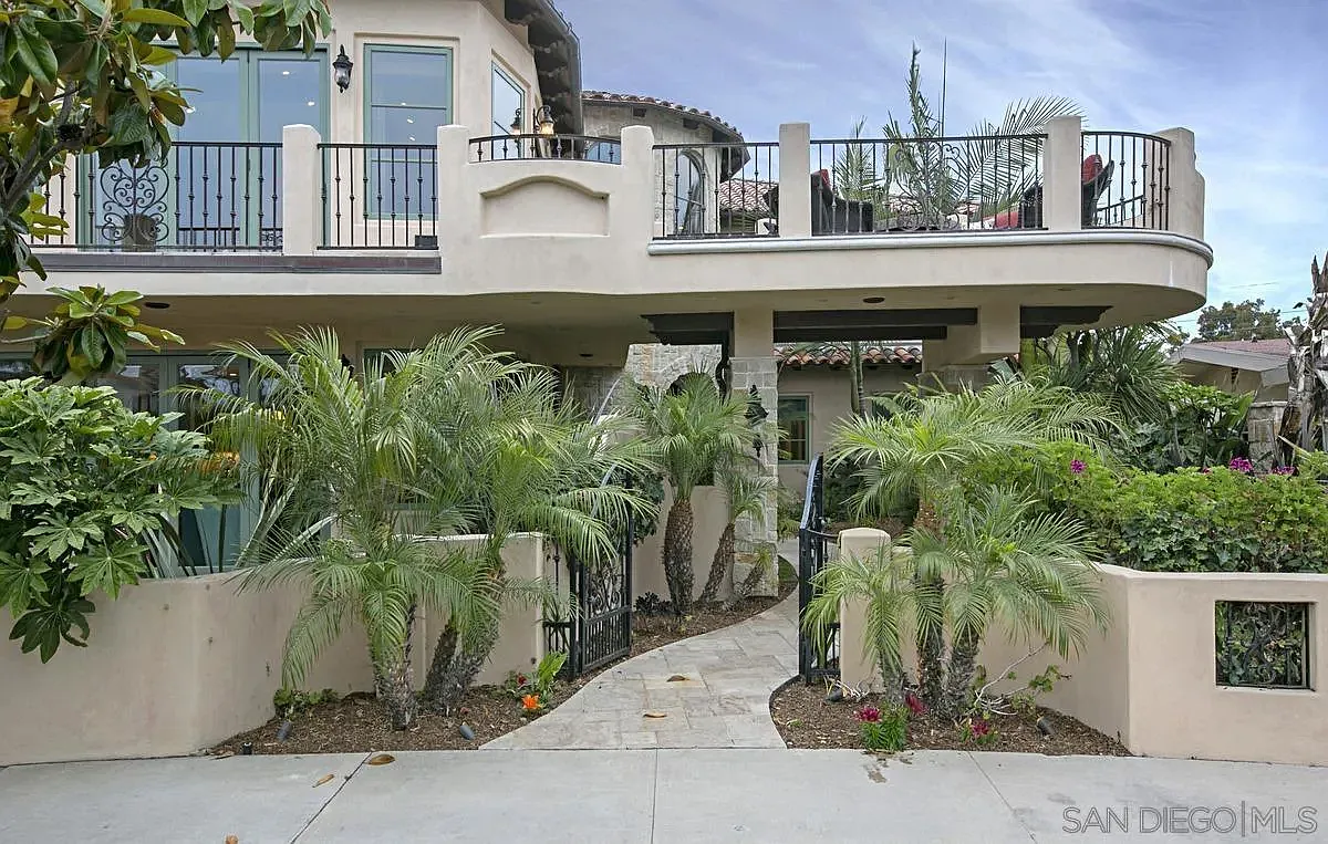 6 bed, 7.0 bath, 4896 sqft, $25,000 — Photo 4