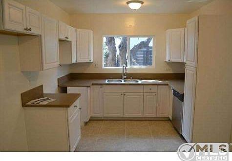 3rd image of 556 N Manhattan Pl