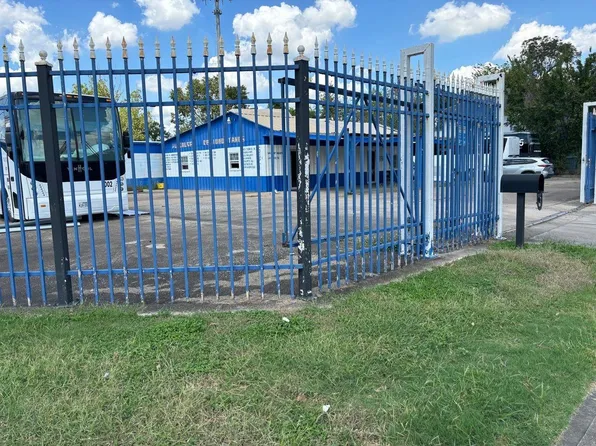 5621 Harrisburg Blvd, Houston, TX 77011