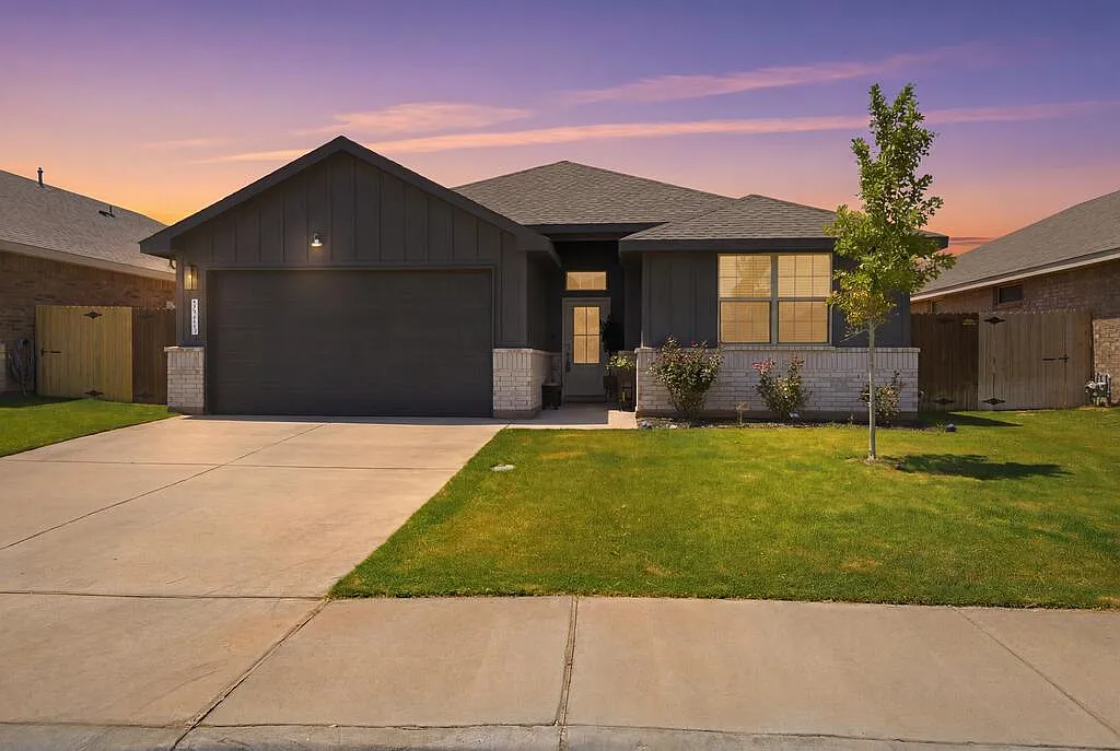 4 bed, 2.0 bath, 2271 sqft, $3,300 — Photo 1