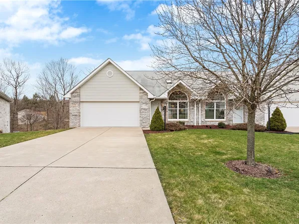 402 Country View Dr, Lower Burrell, PA 15068