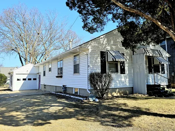 326 Grant Ave, Dixon, IL 61021