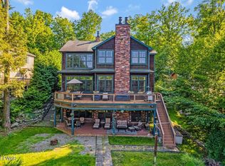 214 Lakeview Dr, Lake Ariel, PA 18436
