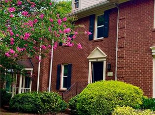 18 Huntington Place Dr, Sandy Springs, GA 30350