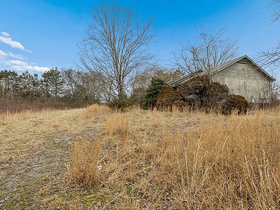 2nd image of 1187 Lawrence Rd