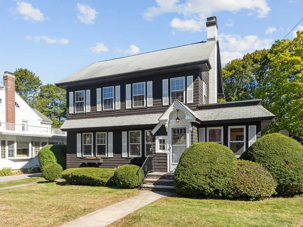 124 Luce St, Lowell, MA 01852