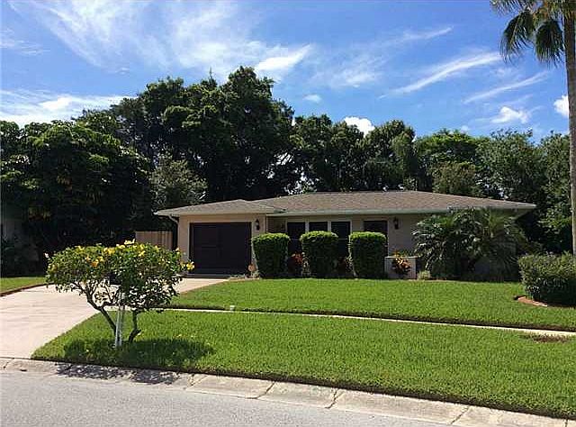 1st image of 212 NE Solida Dr