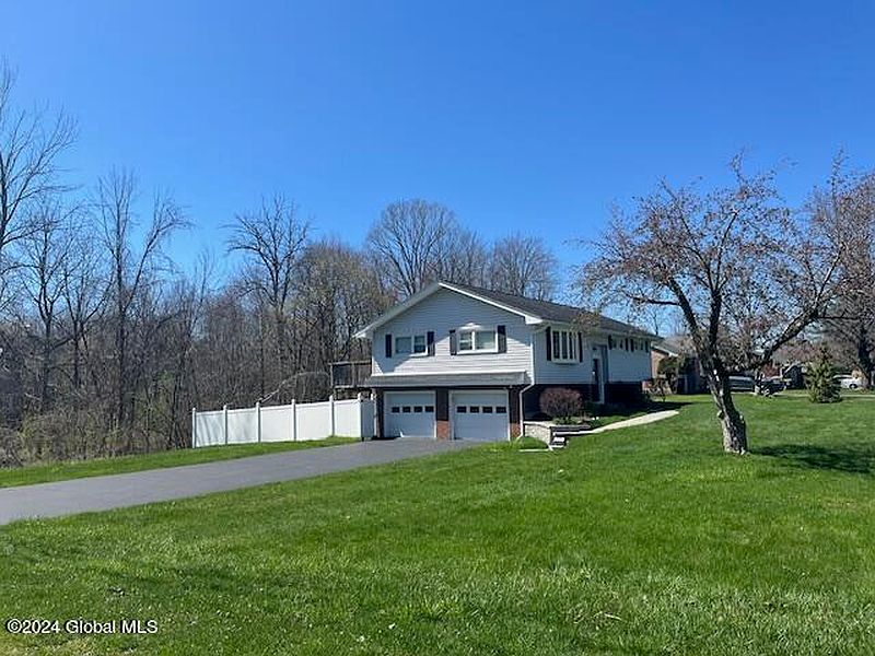 3rd image of 2 Westview Drive