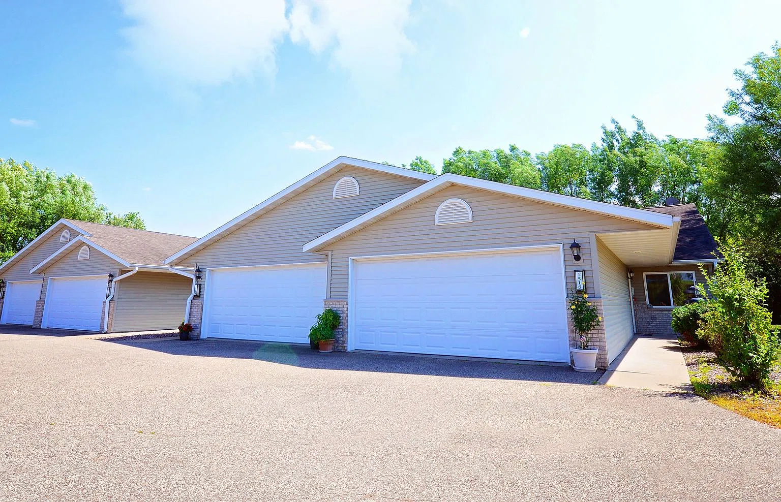 2 bed, 1400 sqft, $1,275 — Photo 1