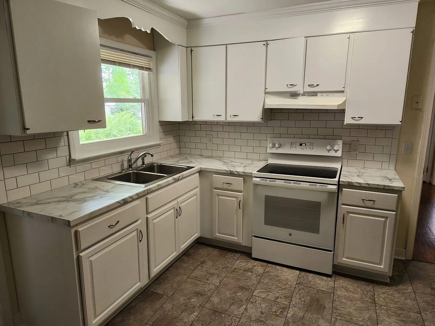 2 bed 1 bath Duplex Unit-Chesterfield — Photo 3