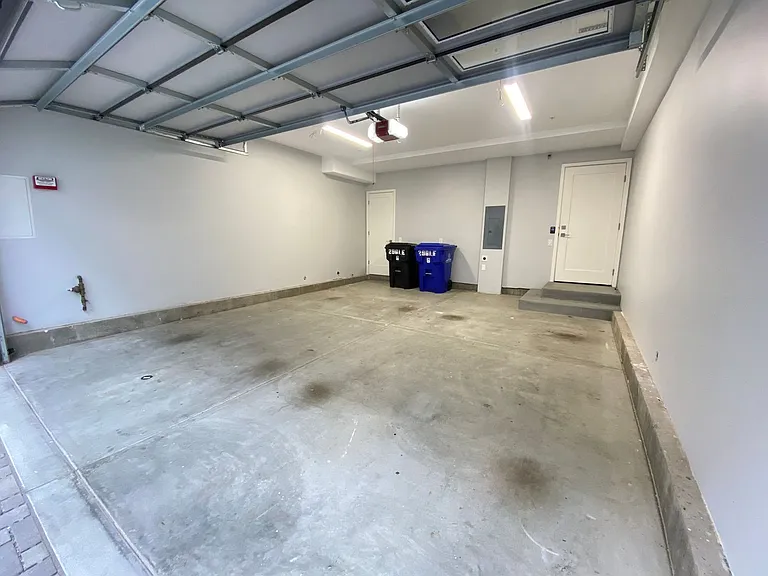 2961 E St #4 — Photo 32