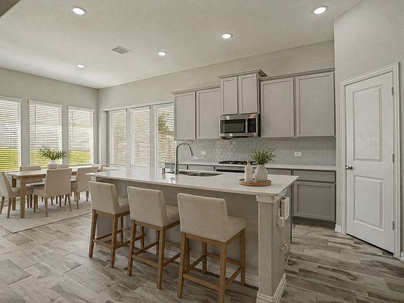 5th image of 519 Foxtail Dr
