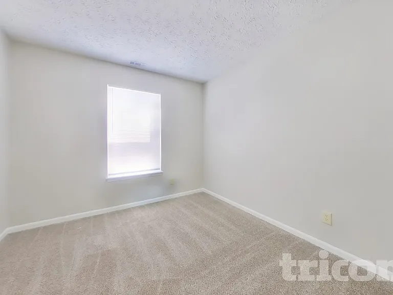 4468 Connaught East Dr — Photo 10