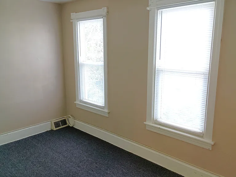 513 Hanover St — Photo 14