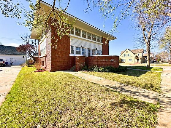 4th image of 700 S Hoff Ave