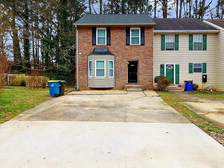 1011 Travelers Trl NW — Photo 1