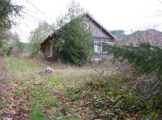 610 Carlson Rd, Reedsport, OR 97467