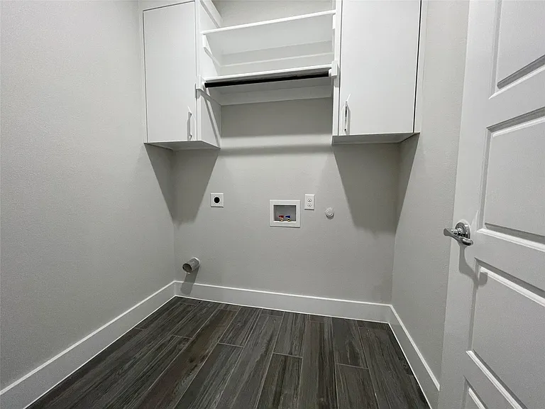 2417 N Winnetka Ave — Photo 9
