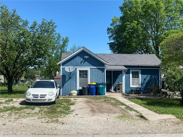 104 S 2nd St, Louisburg, KS 66053
