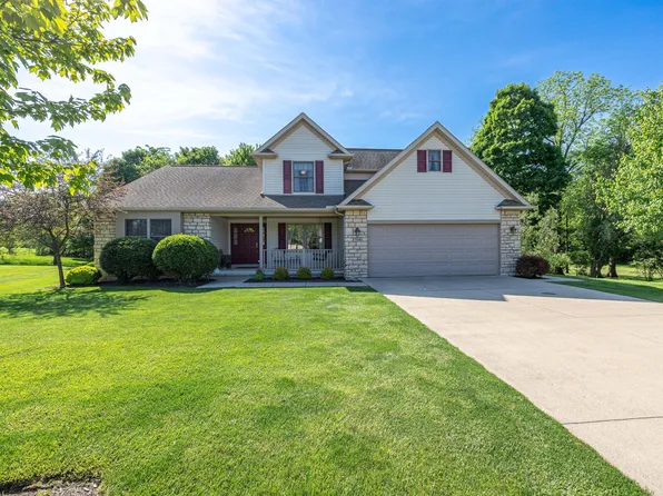 704 Stone Hollow Pl, Bellefontaine, OH 43311
