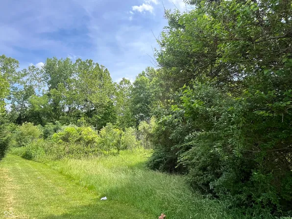 1750 W Foxcliff Dr S, Martinsville, IN 46151