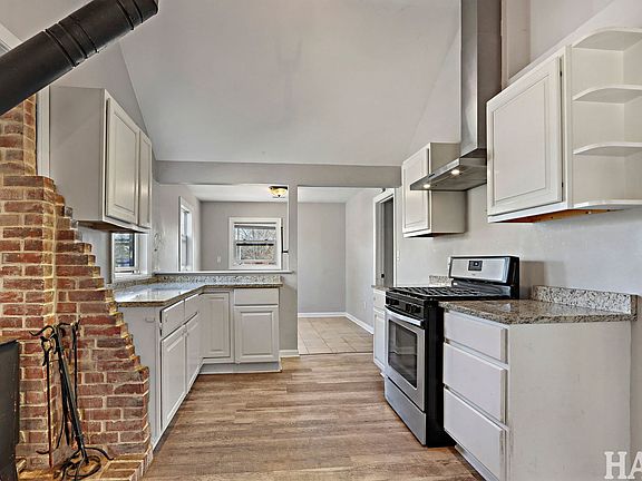 4th image of 42522 N Lake Ave