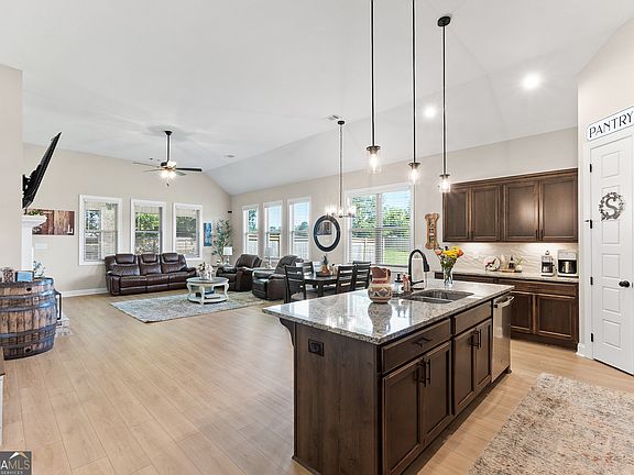 4th image of 403 Cannon Point Dr