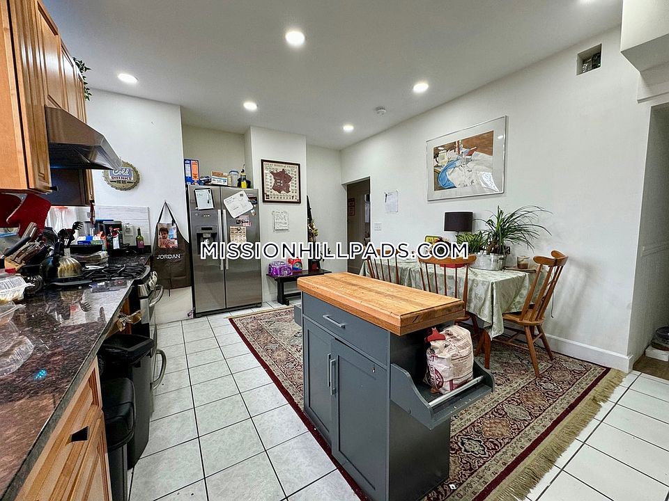 2nd image of 16 Copenger St #2T