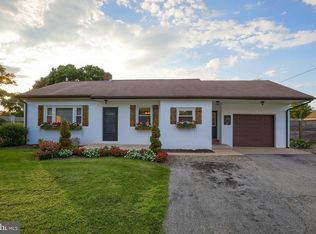 283 Akron Rd, Ephrata, PA 17522