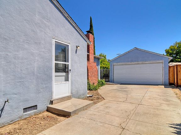 3rd image of 26 Cedar Ln