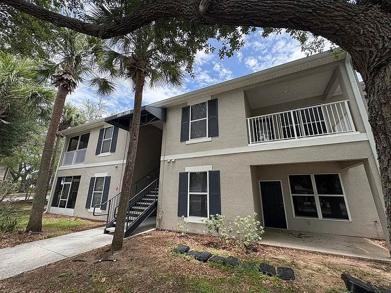 1004 Hemingway Cir — Photo 1