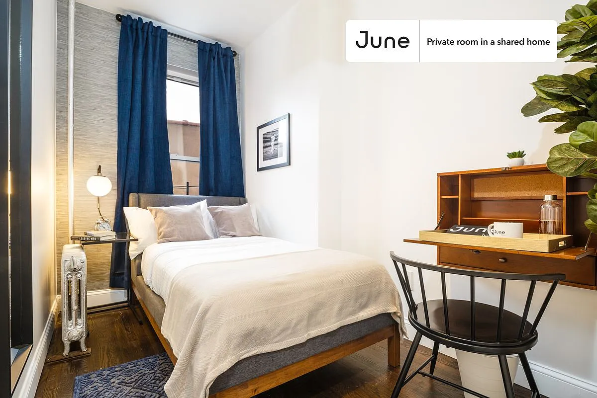 Twin bedroom in 3 bed/1 bath home in Prospect Heights #169 3D — Photo 2