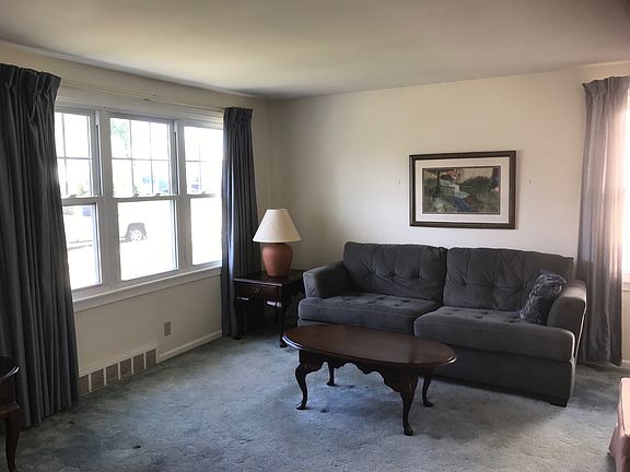 3rd image of 85 Briarhurst Dr