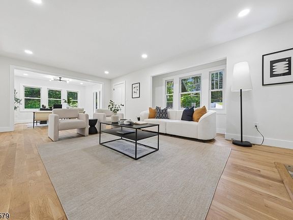 4th image of 216 Gregory Ave