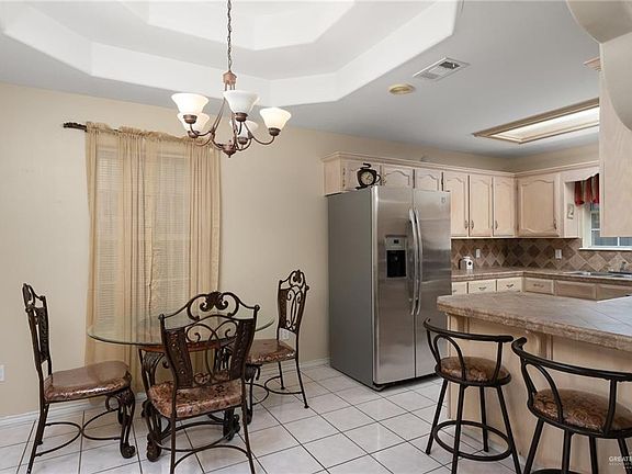 5th image of 505 W Bronze Dr