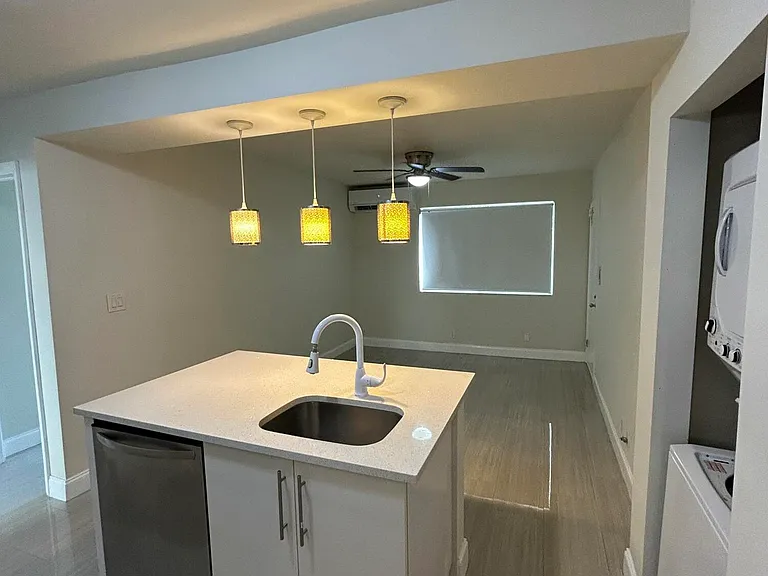 916 NE 15th Ave #3 — Photo 7