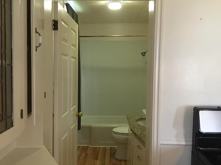 58 W 300 N — Photo 15
