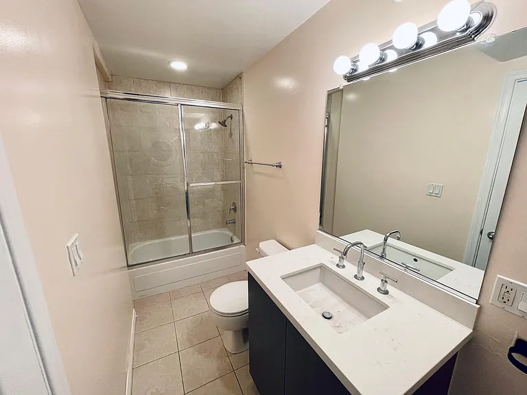 250 S Harvard Blvd #3 — Photo 15
