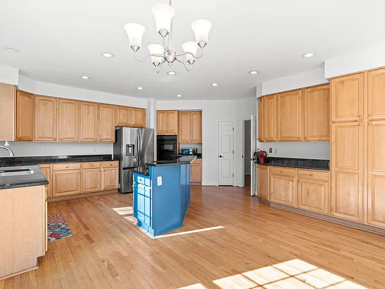 14216 Cervantes Ave — Photo 22