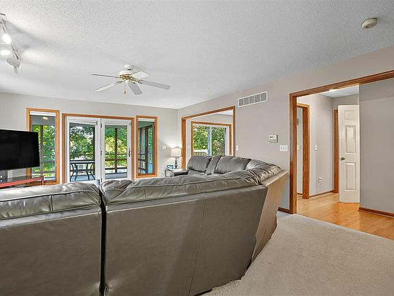 5th image of 1135 Hampton Ct